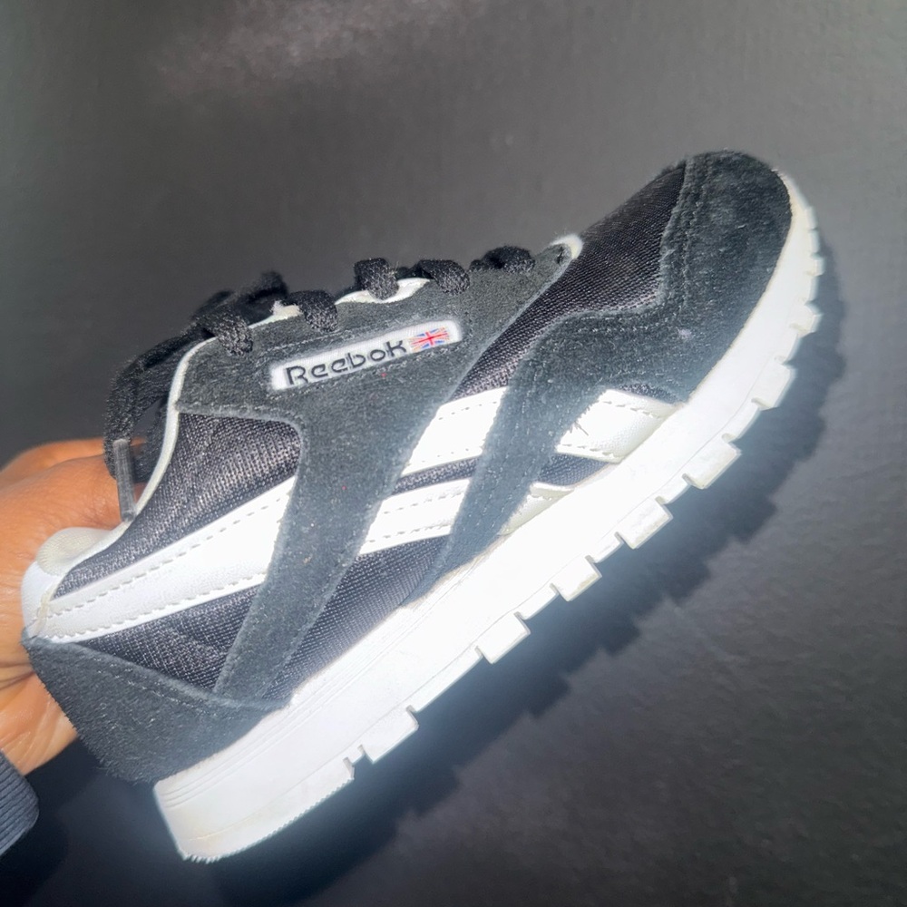 Reebok Classic Leather Black White Sneakers Kids Size 11C